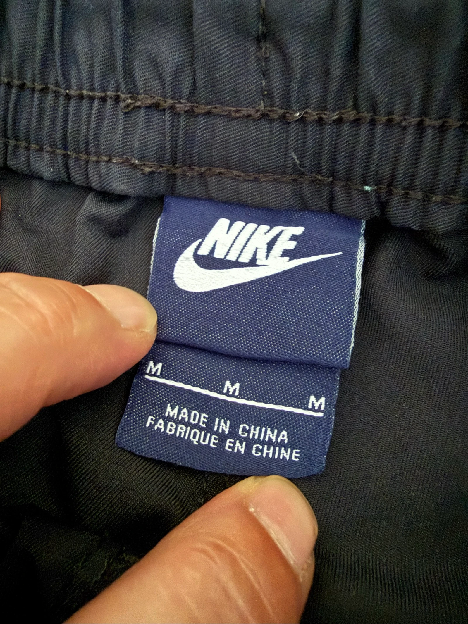 Nike – Calça de esporte feminina preta – Tamanho M – Leggings com zíper Sportswear – photo 5